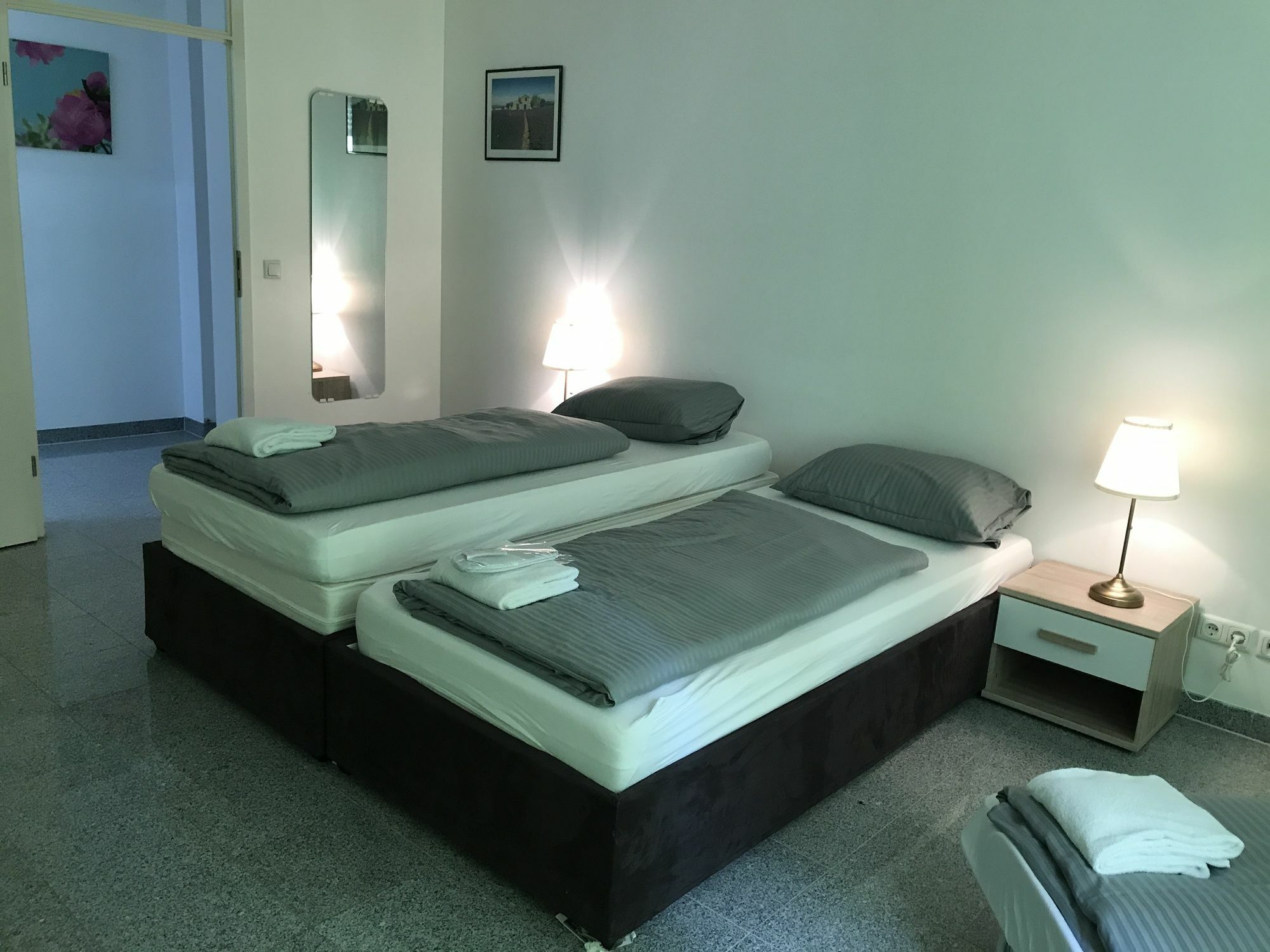 Апартаменты Kn Kahtan Boarding House Мюнхен Экстерьер фото