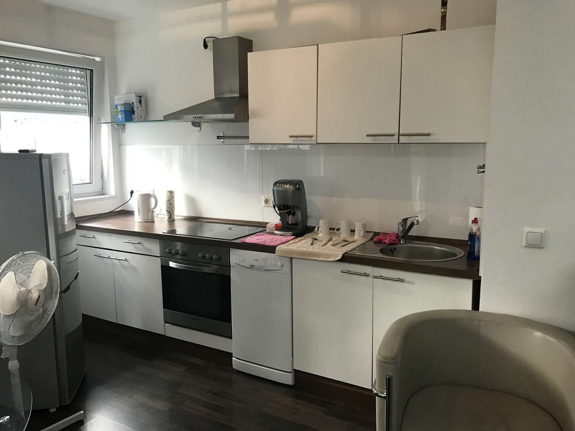 Апартаменты Kn Kahtan Boarding House Мюнхен Экстерьер фото