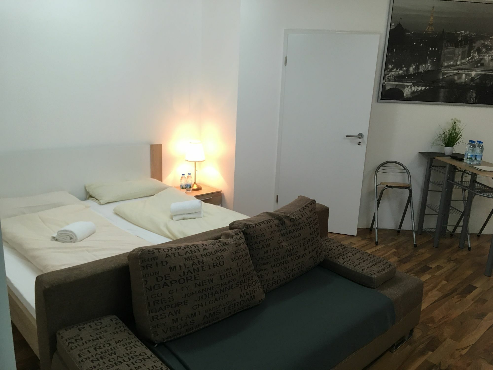 Апартаменты Kn Kahtan Boarding House Мюнхен Экстерьер фото